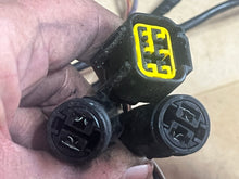 Cargar imagen en el visor de la galería, 250 225 200 150 HP Yamaha OX66 FUEL INJECTORS (6) 65L-13761-00-00 INJECTOR HARNESS 65L-8259N-20-00 two stroke 1997-2004
