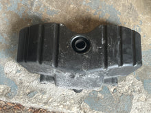 Cargar imagen en el visor de la galería, 350 hp Mercury Verado EXHAUST PLENUM 892384T four stroke 200-400 hp