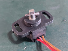 Cargar imagen en el visor de la galería, 200 225 250 hp Yamaha THROTTLE SENSOR ASSEMBLY TPS 6R5-85885-01-00 Two Stroke