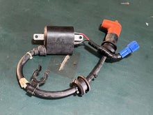 Cargar imagen en el visor de la galería, 150 - 200 hp OEM Yamaha hpdi ignition coil 68F-82310-11-00 f6t507 two stroke OEM 2001-2004 may work for 68F-82310-01-00 68F-8