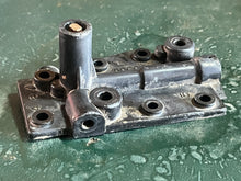 Load image into Gallery viewer, 6 5 hp Evinrude 5000487 CARBURETOR COVER 1998-2000 FOUR STROKE