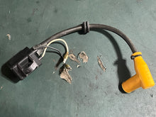 Charger l'image dans la galerie, DT 150 200 hp Suzuki ig-39 IGNITION COIL 7” boot cord 33410-92E00 two stroke 1998-2003