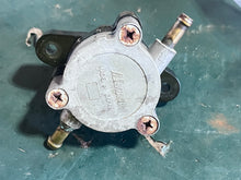 Load image into Gallery viewer, f 90 75 hp Yamaha FUEL PUMP 68V-24410-00-00 four stroke 2001-2004 some 80 100 115 hp