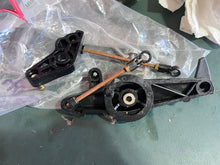 Load image into Gallery viewer, 40 50 hp Nissan Tohatsu THROTTLE ADVANCE ARM 3C8637110M 3C8637111M THROTTLE CAM 3C8637040M Two Stroke 2003
