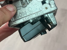 Cargar imagen en el visor de la galería, f 25 hp Yamaha CARBURETOR 65W-14901-00-00 65W00 Four Stroke 1998-2009 superseded 65W-01 65W-10 65W-11 65W-12 65W-13 65W-14 65W-15 65W-16