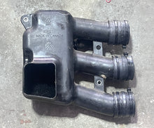 Cargar imagen en el visor de la galería, F 40 30 25 HP Mercury SOUND ATTENUATOR 856127T INTAKE SILENCER 67C-14440-00-00 YamaMerc Four Stroke 3 Cylinder