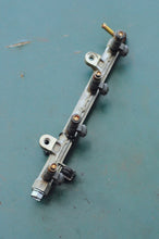 Charger l'image dans la galerie, DF 60 70 HP Suzuki FUEL INJECTOR 15710-66D00 with DELIVERY PIPE Four Stroke 2001-2009