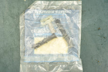 Charger l'image dans la galerie, sold june2026—-Mercruiser 817253A 1 THROTTLE SHAFT ASSY 42651A1 85868 remote control rigging