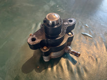 Cargar imagen en el visor de la galería, sold local feb2026——F 115 100 90 80 hp Yamaha four stroke fuel pump