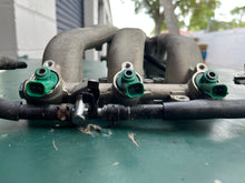 Charger l'image dans la galerie, DF 40 50 hp Suzuki 15710-87J00 FUEL INJECTORS, 13111-87J03 MANIFOLD, INTAKE DF40 serial 681314~up 1999-2009 four stroke Johns
