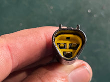 Charger l'image dans la galerie, 60 70 85 90 hp Yamaha POWER TILT RELAY 3-pin connector 61A-81950-00-00 61A-81950-01-00 two stroke OEM 25 - 90 hp 1990-2008 so