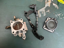 Charger l'image dans la galerie, DF 40 50 hp Suzuki 13300-87J00 THROTTLE BODY W/ CTP SWITCH NLA 19148-87J00 THROTTLE LEVER, 13510-87J00 THROTTLE ROD, 19131-9