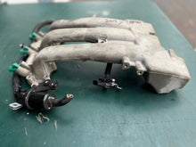 Charger l'image dans la galerie, DF 40 50 hp Suzuki 15710-87J00 FUEL INJECTORS, 13111-87J03 MANIFOLD, INTAKE DF40 serial 681314~up 1999-2009 four stroke Johns