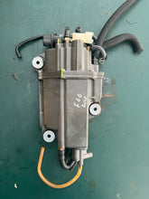 Cargar imagen en el visor de la galería, f 60 Yamaha 6C5-14180-22-00 FLOAT CHAMBER ASSY vst 2015-2020 50 60 hp TESTED, 6C5-13906-01-00 PRESSURE REGULATOR