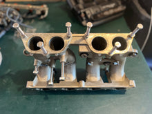 Load image into Gallery viewer, f 115 Yamaha 68V-13641-00-94 MANIFOLD 1 four stroke 115 hp intake