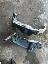 Cargar imagen en el visor de la galería, f 115 hp Yamaha 20” midsection 68V-45111-30-8D UPPER CASING, 68V-43111-01-8D CLAMP BRACKETS 68V-43112-01-8D 64E-43311-20-8D S