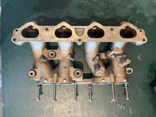 Load image into Gallery viewer, f 115 Yamaha 68V-13641-00-94 MANIFOLD 1 four stroke 115 hp intake