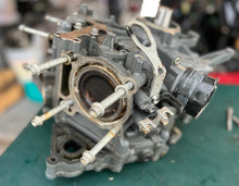 Cargar imagen en el visor de la galería, DF 25 Suzuki 11300-95850 CYLINDER BLOCK SET Twin V, 11110-95J00 HEAD, CYLINDER STBD - 11120-95J00 HEAD, CYLINDER PORT