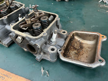 Cargar imagen en el visor de la galería, DF 25 Suzuki 11300-95850 CYLINDER BLOCK SET Twin V, 11110-95J00 HEAD, CYLINDER STBD - 11120-95J00 HEAD, CYLINDER PORT