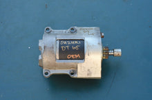 Charger l'image dans la galerie, OEM DT65 Suzuki starter w bracket SZZ681, 2-stroke 3 cylinder