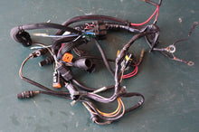 Cargar imagen en el visor de la galería, 200 225 250 hp Evinrude V6 engine harness 586243, 0586228 RELAY & CABLE two stroke - off 1998