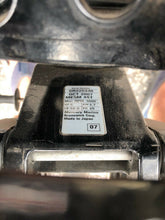 Load image into Gallery viewer, 4 5 6, HP Mercury 4 stroke carbureted 20 inch midsection w working tiller assy