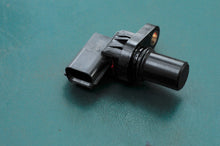 Cargar imagen en el visor de la galería, DF 60 70 HP Suzuki CKP Clutch Sensor 33220-84g00 four stroke 2000-2008