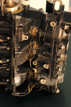 Cargar imagen en el visor de la galería, 25 Hp Johnson Evinrude 0435942 Cylinder & Crankcase 435942 powerhead 3 Cylinder 97-03 - carbureted good compression