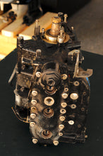 Cargar imagen en el visor de la galería, 25 Hp Johnson Evinrude 0435942 Cylinder & Crankcase 435942 powerhead 3 Cylinder 97-03 - carbureted good compression