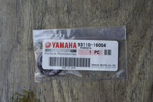Charger l'image dans la galerie, f 25 30 40 hp Yamaha 93110-16004 Oil Seal, Repair Kit 2 FOUR STROKE