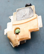 Load image into Gallery viewer, 30 25 20 15 hp Evinrude E-tec OIL TANK 5008995 Two Stroke