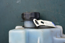 Cargar imagen en el visor de la galería, 25 30 20 15 hp Evinrude E-tec 5007184 FUEL LIFT PUMP Assembly, 5008994 OIL TANK 5008995, 5009036 PUMP & MANIFOLD Assembly Two