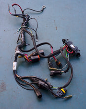 Cargar imagen en el visor de la galería, 200 225 hp Evinrude 0586023 586023 engine harness two stroke LOOPER 1996