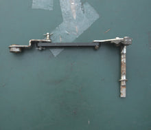 Load image into Gallery viewer, 40 50 60 75 90 hp Evinrude E-tec 5005238 05005238 Shift LEVER & SHAFT Assy, 0331224 LINK Shift lever to shift arm Two Stroke