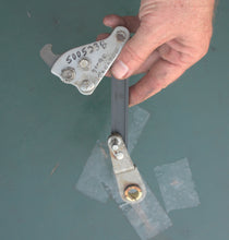 Load image into Gallery viewer, 40 50 60 75 90 hp Evinrude E-tec 5005238 05005238 Shift LEVER & SHAFT Assy, 0331224 LINK Shift lever to shift arm Two Stroke