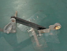 Load image into Gallery viewer, 40 50 60 75 90 hp Evinrude E-tec 5005238 05005238 Shift LEVER & SHAFT Assy, 0331224 LINK Shift lever to shift arm Two Stroke