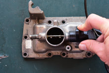 Charger l'image dans la galerie, 25 30 HP Evinrude E-tec Intake 5007345 THROTTLE BODY Assembly 2015, two stroke, tps sensor 5006484, Johnson OMC