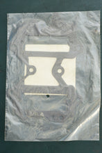 Charger l'image dans la galerie, 28 35 40 48 50 hp Johnson twin Intake Manifold Gasket OMC 335633, oem cross over 1707