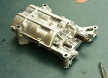 Cargar imagen en el visor de la galería, BF 135 150 hp Honda 13400-ZY6-010 BALANCER HOLDER Case, four stroke, motor # 1301165