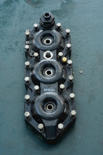Load image into Gallery viewer, 150 175 hp Johnson Evinrude CYLINDER HEAD 0337548 337548 two stroke CX & PX Models 1992-2006 sole compatibility 100 105 hp