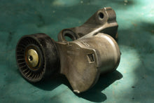 Cargar imagen en el visor de la galería, 135 150 175 hp Mercury Verado 885349T05 alternator BELT TENSIONER, 885349500 PULLEY