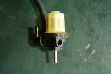 Cargar imagen en el visor de la galería, 40 50 60 hp Mercury 899106 899106T01 PUMP ASSEMBLY Fuel, 879884T FUEL FILTER assy, 2016 four stroke EFI