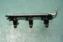 Cargar imagen en el visor de la galería, 25 30 hp Tohatsu Nissan 3 - 3AC103000 FUEL INJECTORs, 3AC102010 FUEL RAIL four stroke MFS NFS