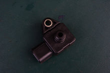 Load image into Gallery viewer, BF 200 225 hp Honda 37830-PGK-A01 intake MAP SENSOR ASSY four stroke 2002-up