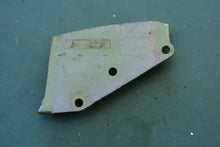 Cargar imagen en el visor de la galería, F 40 HP Yamaha Mercury 67C-42738-00-4D PLATE, FITTING 2003 YamaMerc Four Stroke 3 Cyl