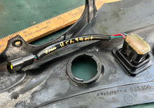 Charger l'image dans la galerie, 275 225 250 200 hp Mercury Verado 885356 885356T AIR INTAKE PORT - 8569901 Trim SWITCH 87-8569901 (30 - 300 hp) OEM Four Stro