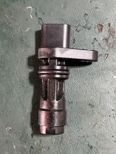 Charger l'image dans la galerie, BF 135 150 hp Honda CRANK SENSOR ASSY 37500-PNB-003 four stroke 75-350 hp
