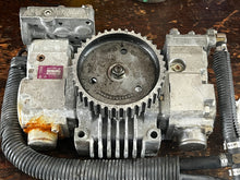 Cargar imagen en el visor de la galería, 225 250 300 hp Yamaha CAMSHAFT ASSY air compressor 60V-12170-00-00 with FUEL PUMPS 60V-13910-00-00 two stroke HPDI 2003-2010 
