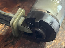 Charger l'image dans la galerie, f 150 hp Yamaha vst FLOAT CHAMBER ASSY 63P-14180-20-00 pump 63P-13907-03-00 four stroke 2015-2019 f150xb
