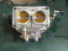Load image into Gallery viewer, 115 hp Yamaha CARBURETOR SET 6E503 two stroke v4 6E5-14301-03-00 6E5-14302-03-00

